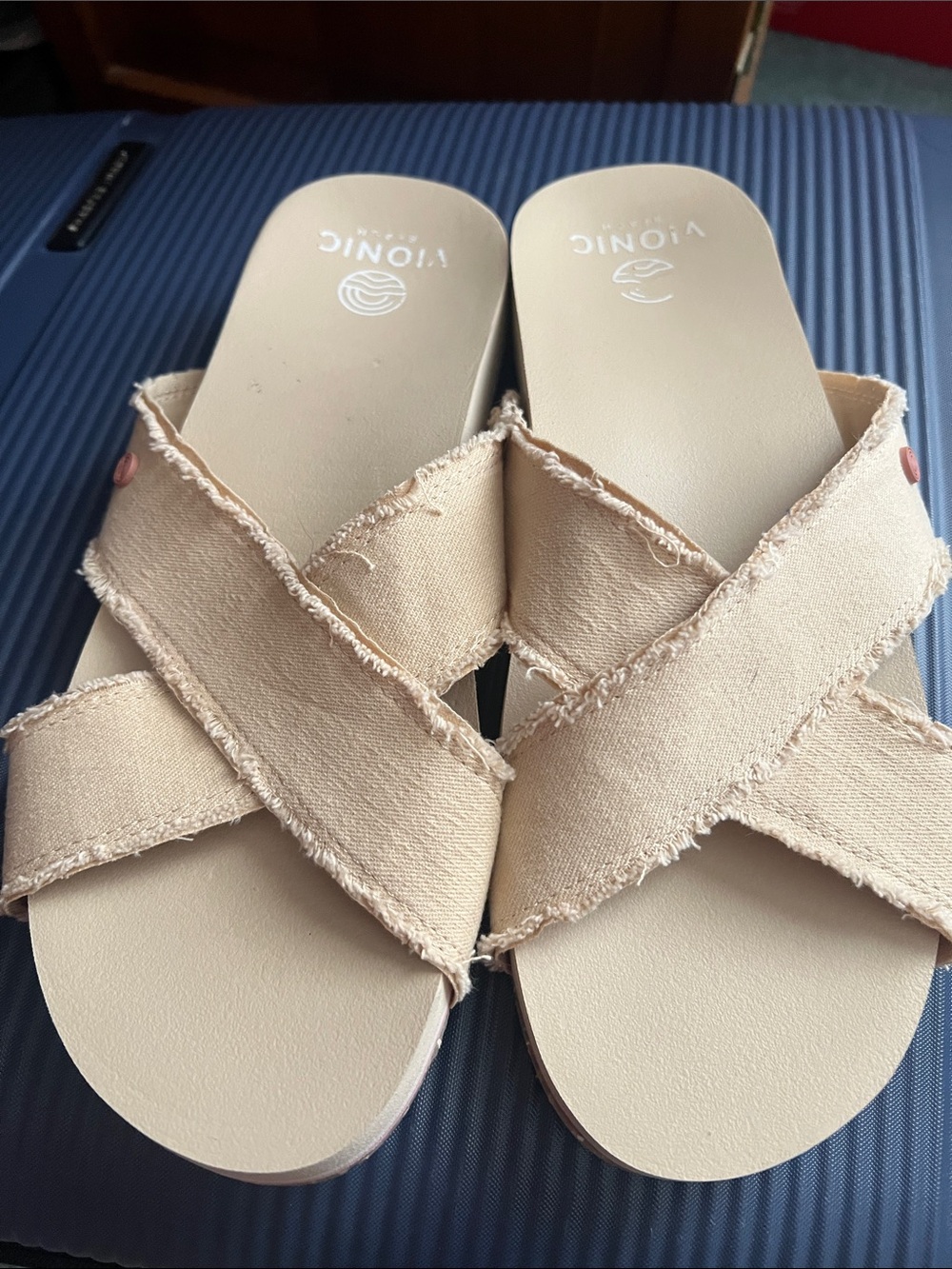 Vionic Women's Light Beige Crisscross Slide Sandals